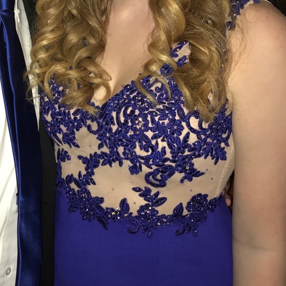 Stunning Prom / Formal Dress - Picture 7 of 7